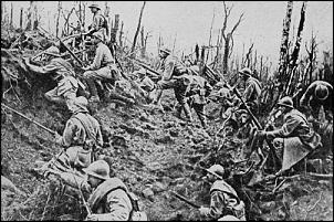 Verdun-Französischer Infanterieangriff.jpg