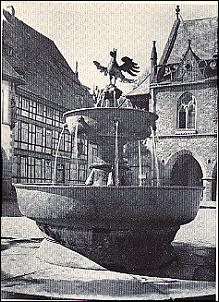 Marktbrunnen mit Adler falsch herum.jpg