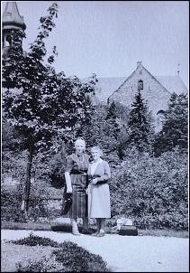 Klicken Sie auf die Grafik für eine größere Ansicht 

Name:	Lucie Lebach ca. 1960 vor Frankenberger Kirche mit unbekannter Frau-klein.jpg 
Hits:	30 
Größe:	129,5 KB 
ID:	20461