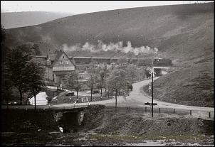 Klicken Sie auf die Grafik fr eine grere Ansicht 

Name:	Bahnhof Frankenscharrnhütte 1941 [2].jpg 
Hits:	81 
Gre:	369,9 KB 
ID:	17356