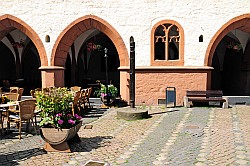 Klicken Sie auf die Grafik fr eine grere Ansicht 

Name:	Pranger  Goslar Rathaus.JPG 
Hits:	1515 
Gre:	39,4 KB 
ID:	5488